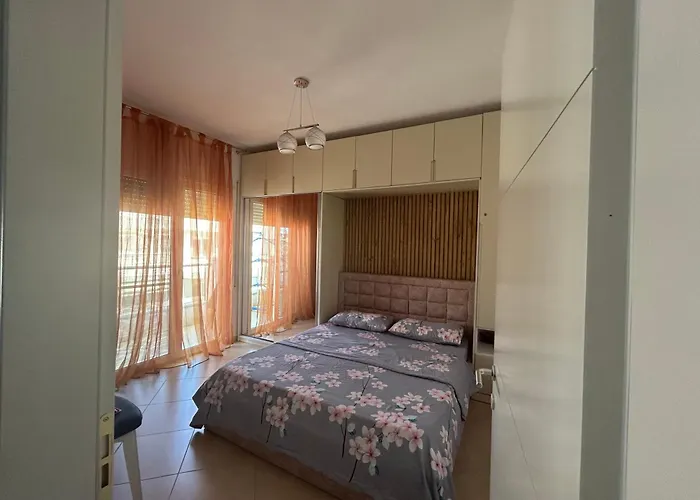 Ajslin's Lägenhet Golem (Tirana)